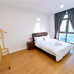 Near Mid Valley Old Klang Rd Kuala Lumpur 12Pax