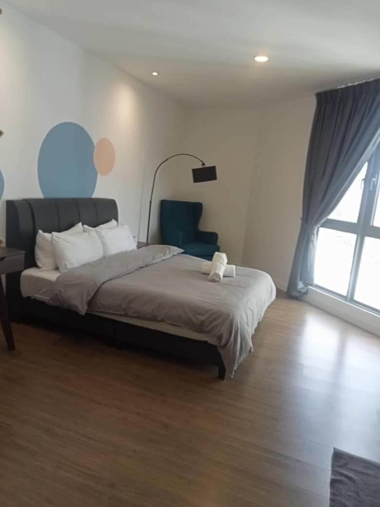 Near Mid Valley Old Klang Rd 12pax Pangsapuri Kuala Lumpur