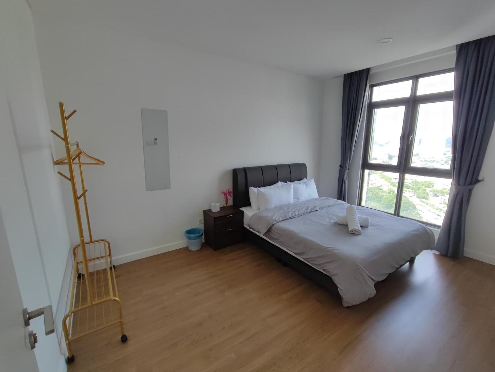 Near Mid Valley Old Klang Rd 12pax