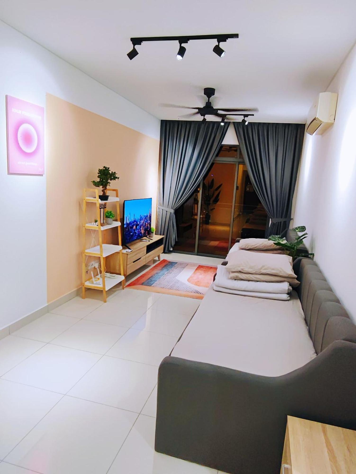 Near Mid Valley Old Klang Rd 12pax * Kuala Lumpur