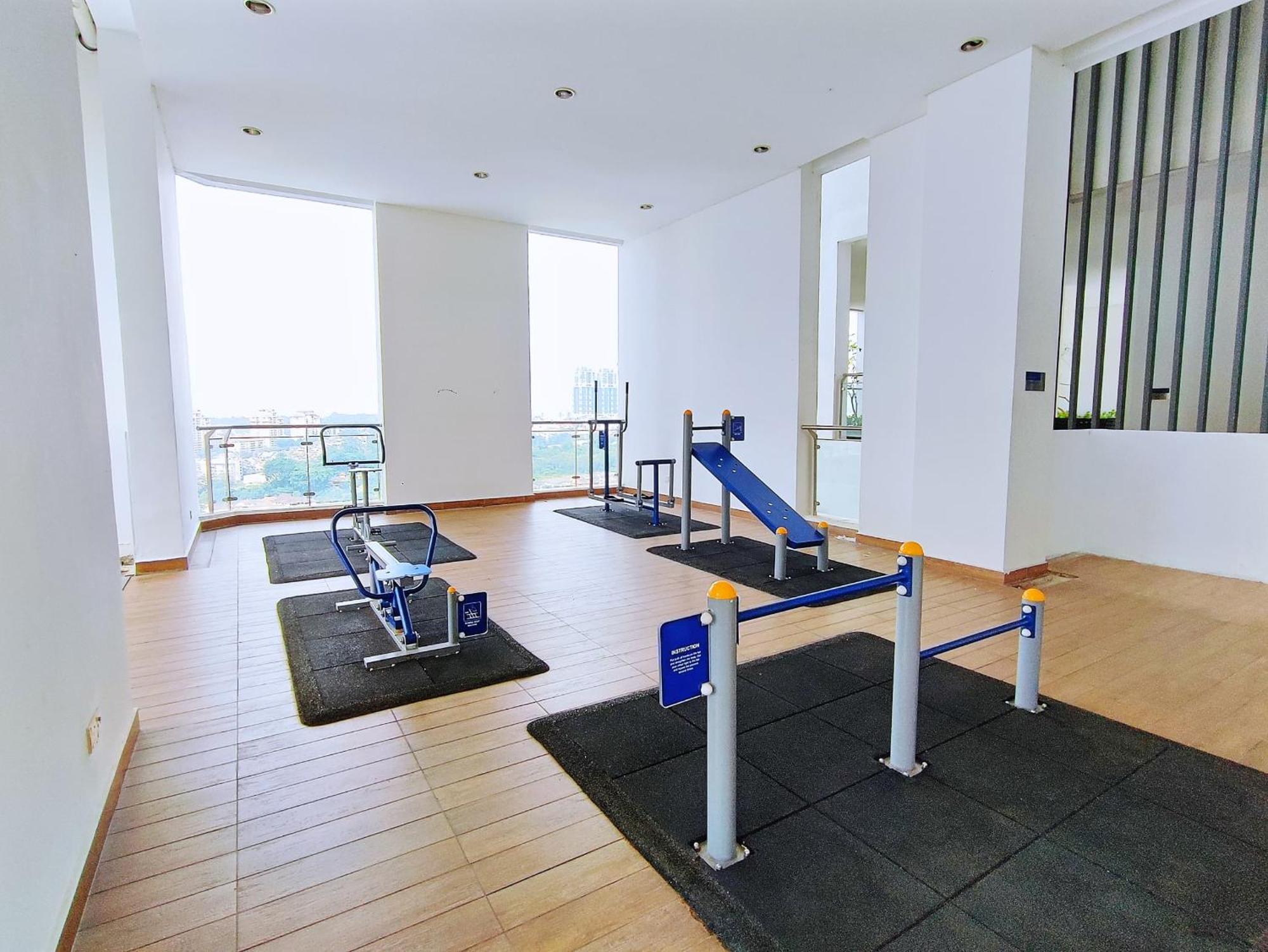 Near Mid Valley Old Klang Rd 12pax